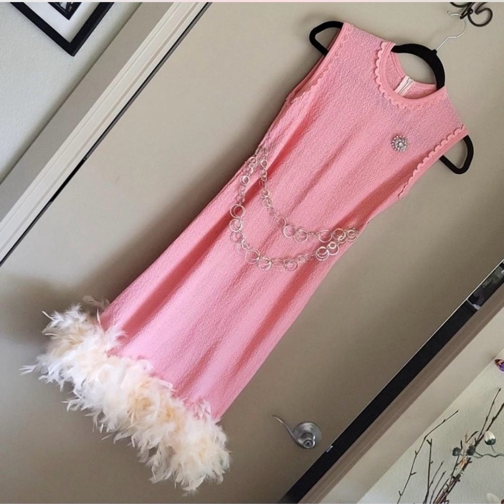 Vintage Pink Sleeveless Dress with Feather Hem